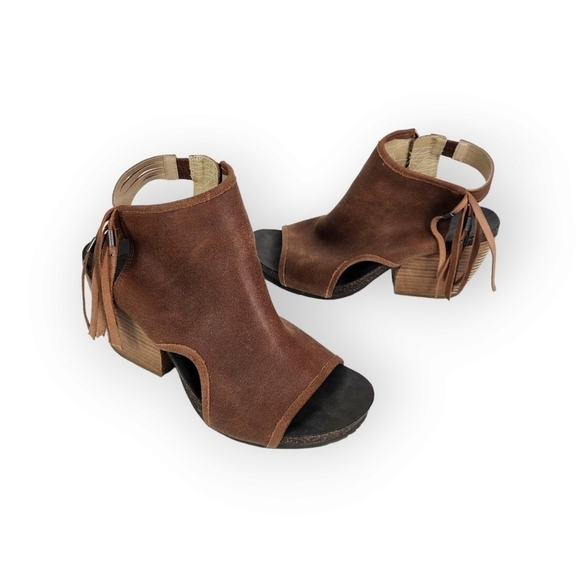 OTBT Shoes - OTBT free spirit heeled open toe fringe bootie 9.5